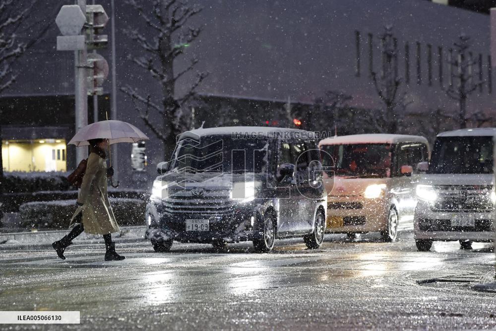 Snow in western Japan