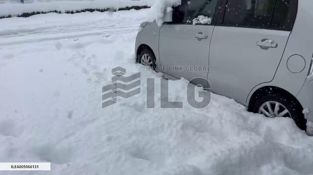 Japan: Strongest Cold Wave of Season Brings Heavy Snow to Wide Areas 2