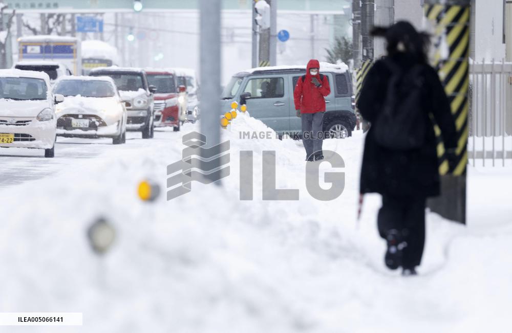 Heavy snowfall in Japan