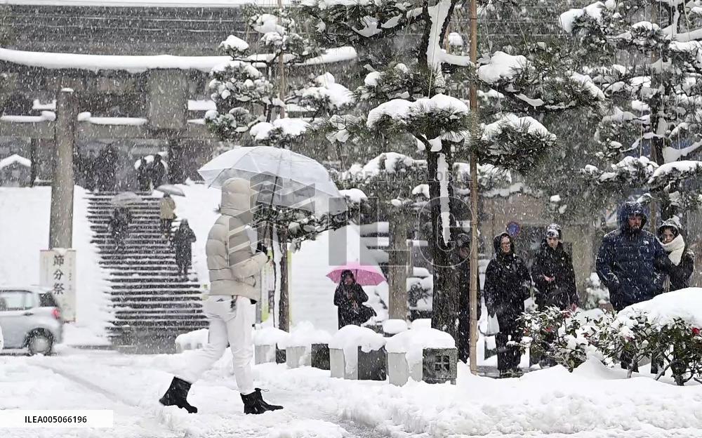 Heavy snowfall in Ishikawa Pref.