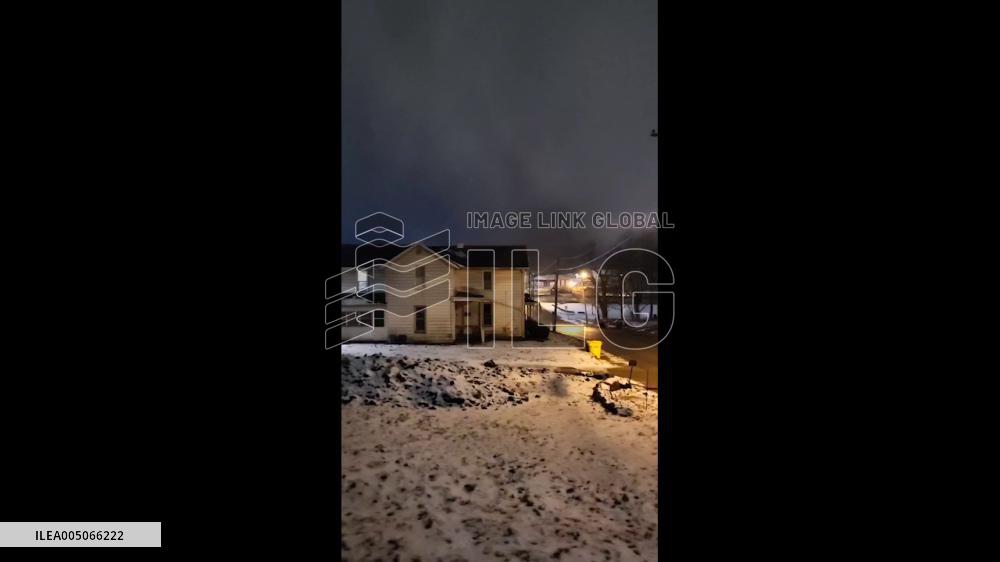 US: Thundersnow Lights Up Sky in Salem, Ohio