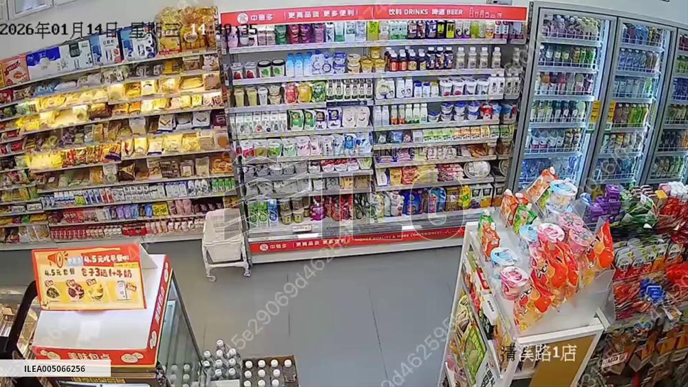 China: Monkey Walks Into Convenience Store and Steals Bread in Guiyang