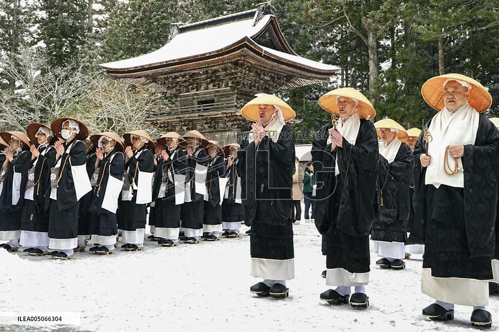 Buddhist monks seek donations