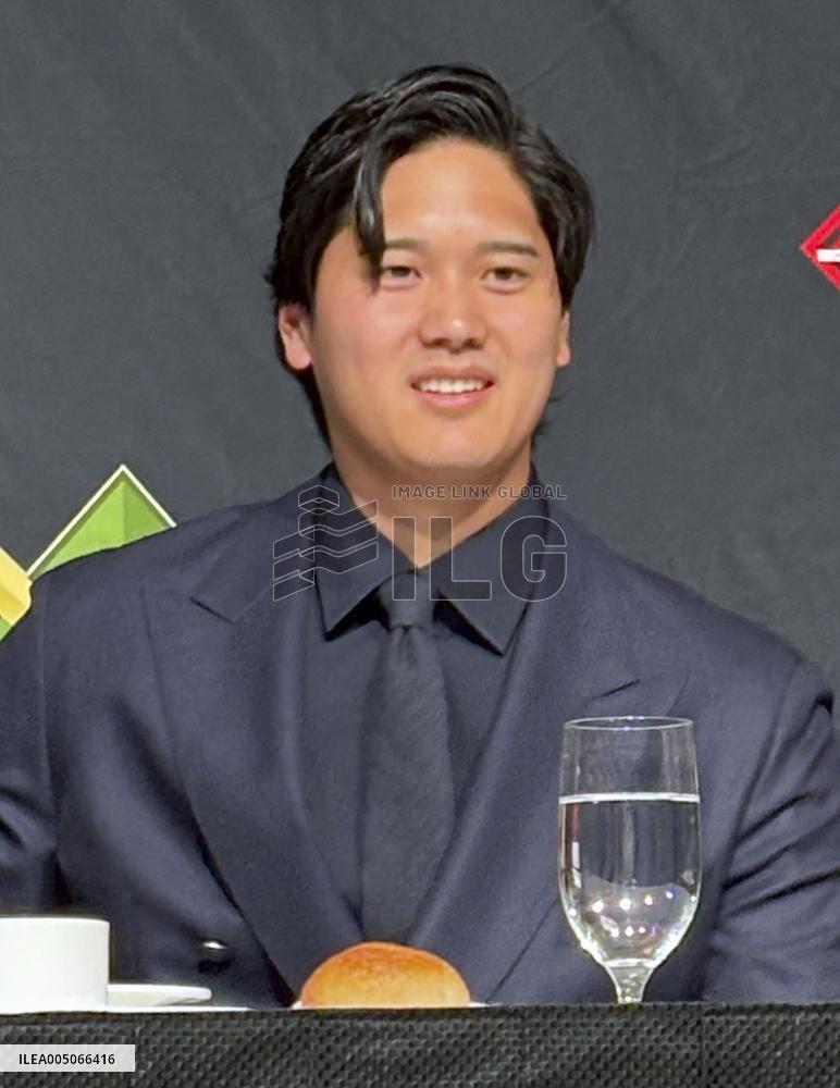Ohtani attends BBWAA dinner party