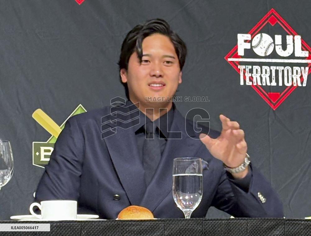 Ohtani attends BBWAA dinner party