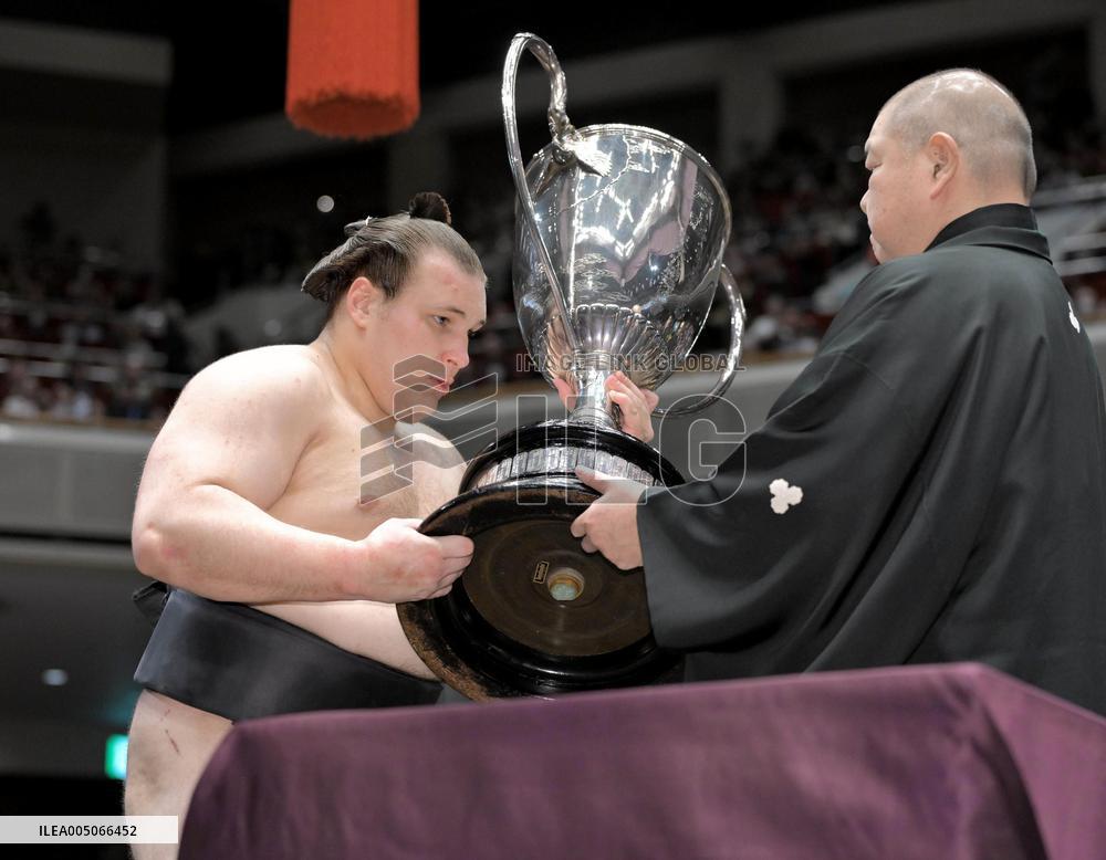 New Year Grand Sumo Tournament