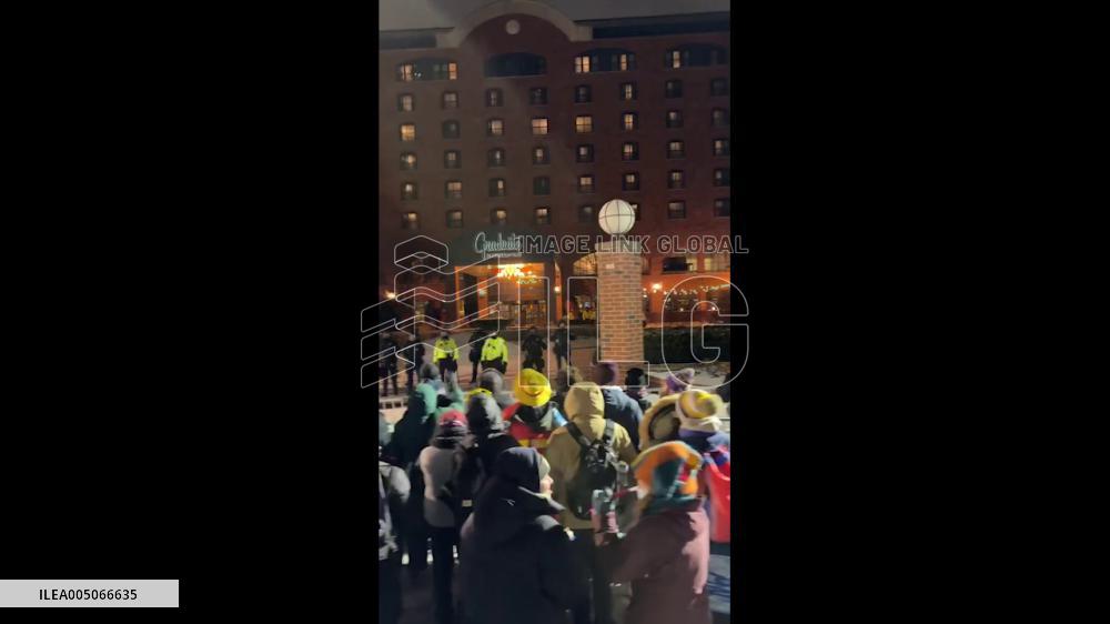 US: Hundreds Gather at Graduate Hotel in Minneapolis for Anti-ICE Protest