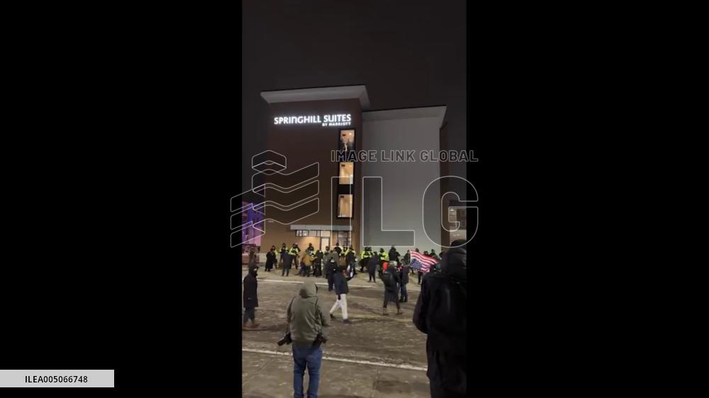 US: Dozens of Anti-ICE Protesters Detained After Noise Protest in Maple Grove, MN