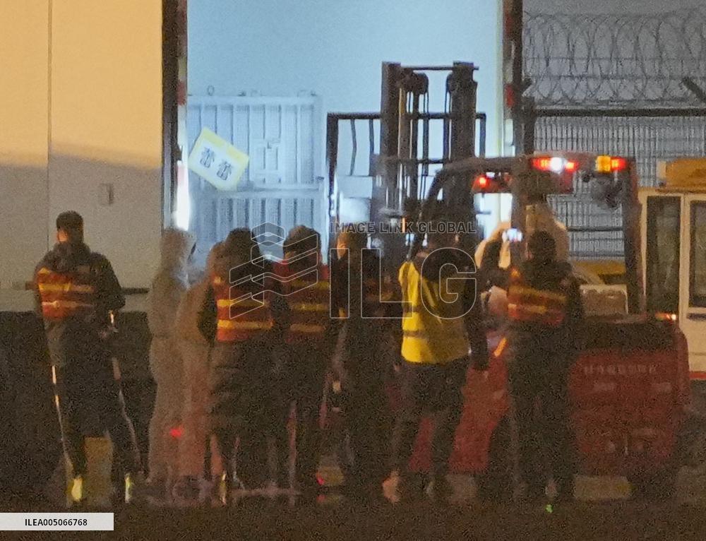 Twin giant pandas' arrival in China from Japan