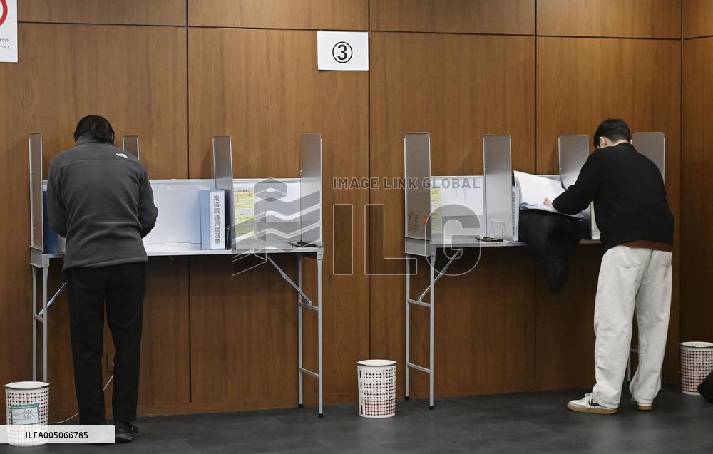 Overseas voting begins for Japan general election