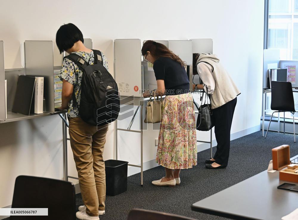 Overseas voting begins for Japan general election