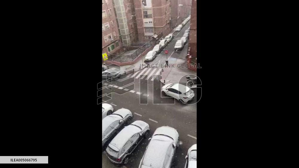 Spain: Storm Kristin Brings Snow to Madrid Causing Traffic Disruptions 3