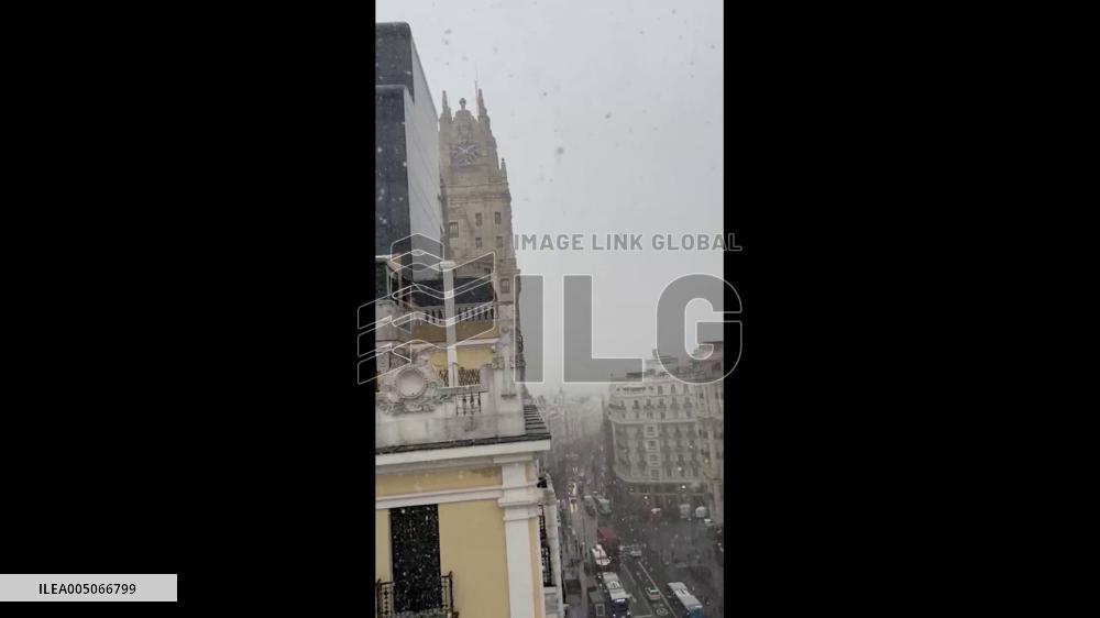Spain: Storm Kristin Brings Snow to Madrid Causing Traffic Disruptions 6