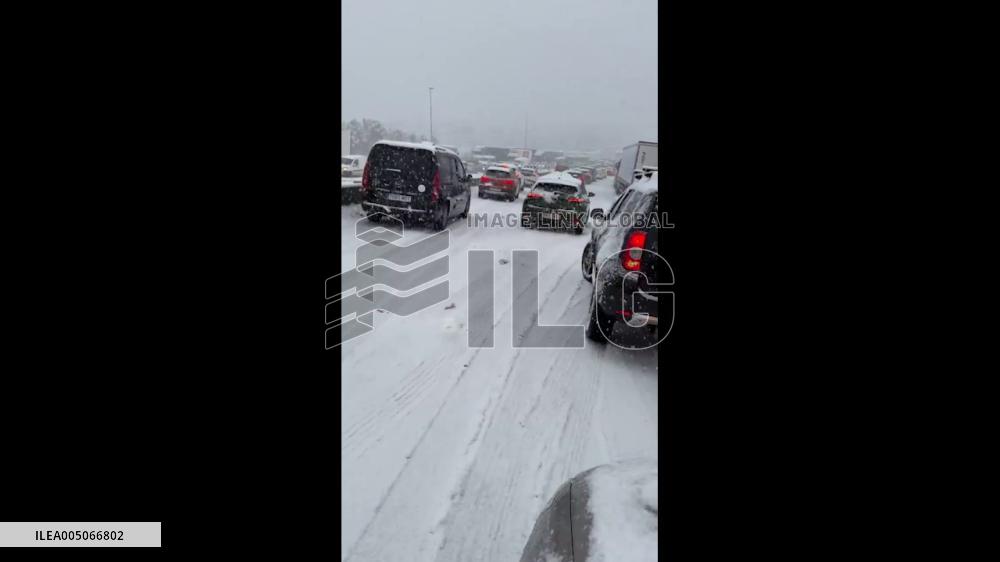 Spain: Storm Kristin Brings Snow to Madrid Causing Traffic Disruptions 8