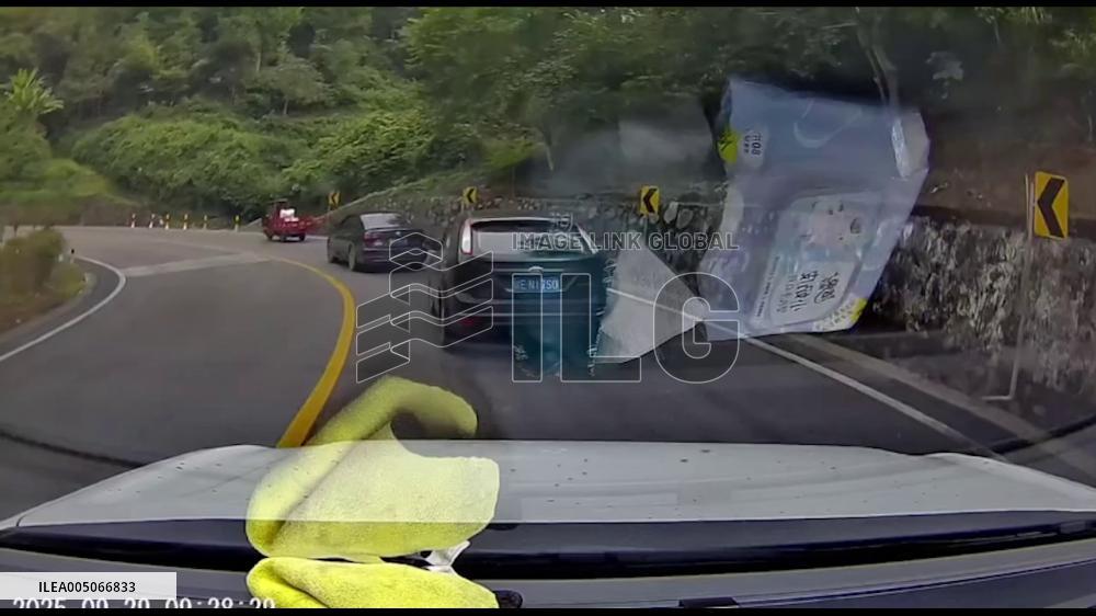 China: Dashcam Captures Narrow Escape From Out-of-Control Truck