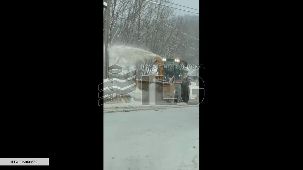 US: Lake-Effect Snow Pounds Upstate New York as Oswego Declares State of Emergency