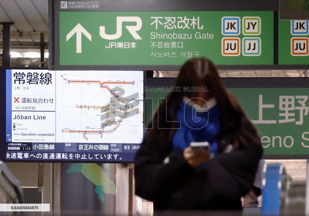 Power outage disrupts train services in Tokyo