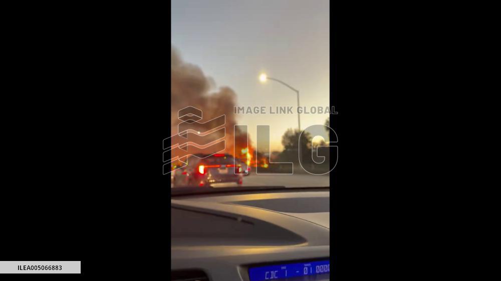 US: Grass Fire Prompts Closure on I-405 in Los Angeles 2