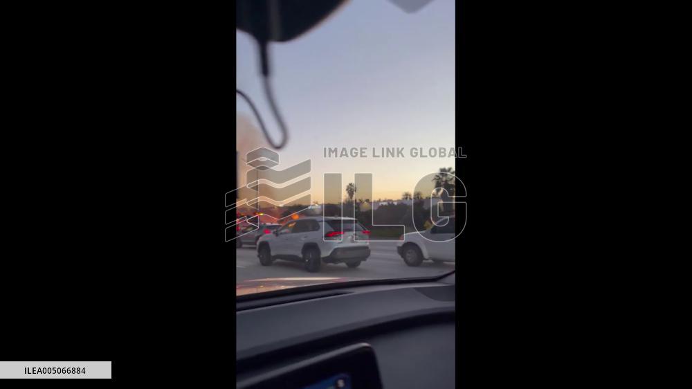 US: Grass Fire Prompts Closure on I-405 in Los Angeles