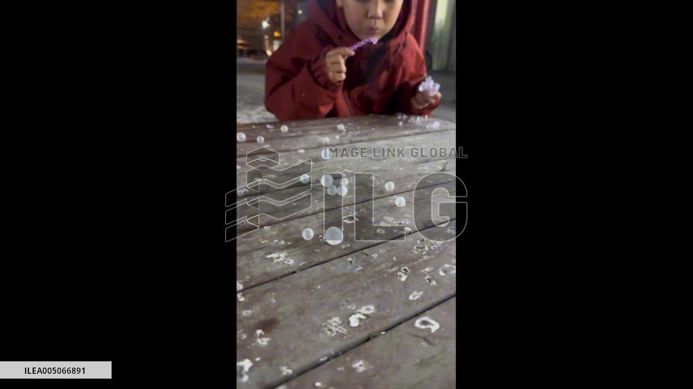 China: Soap Bubbles Freeze Instantly in Minus 27°C Cold