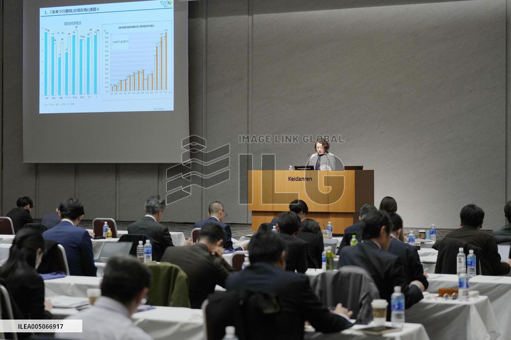 Labor-management forum in Tokyo