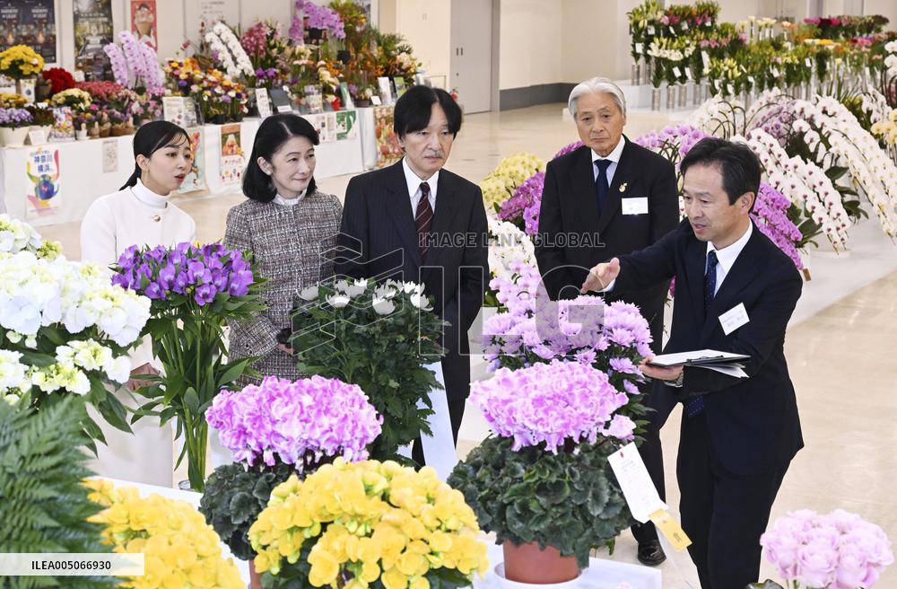Crown prince visits flower exhibition in Tokyo