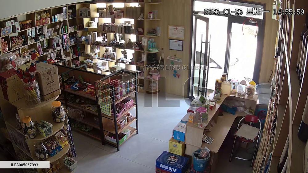 China: CCTV Captures Shop Owner Fleeing During 5.5 Quake