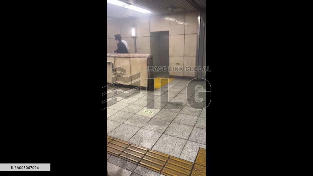 Japan: Smoke Fills Hatchobori Station in Tokyo, Trains Suspended