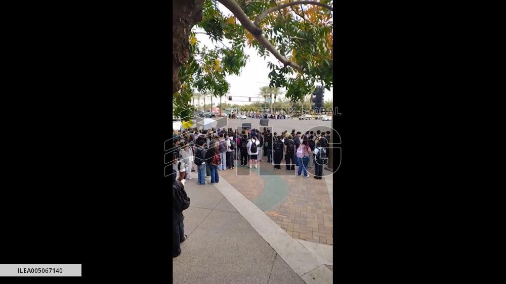 US: Anti-ICE Protesters Gather in Chandler to Condemn Immigration Crackdown