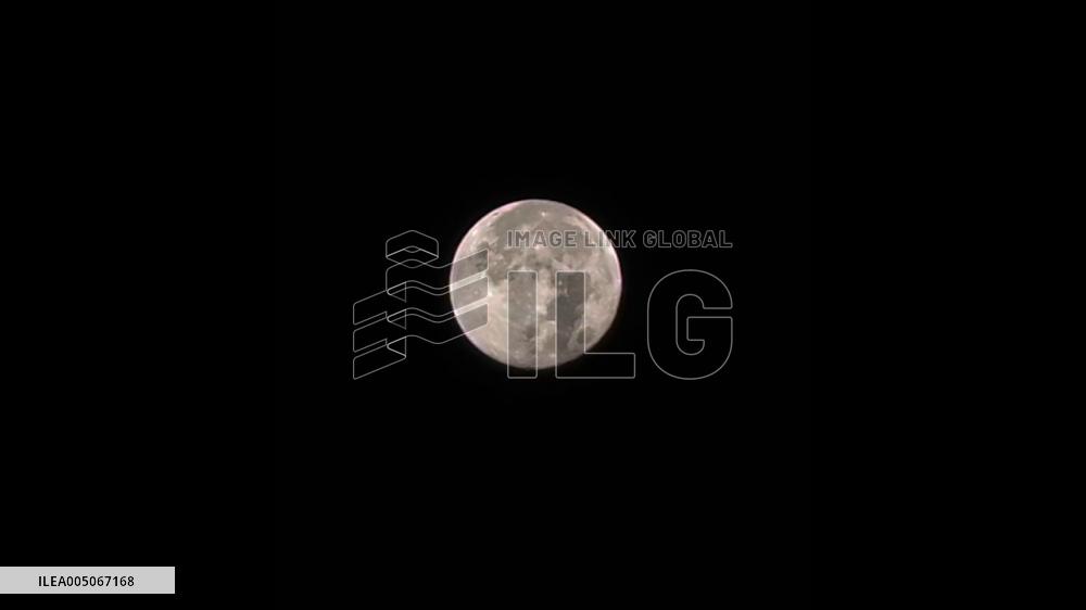 February’s Snow Moon Lights Up the Sky 3