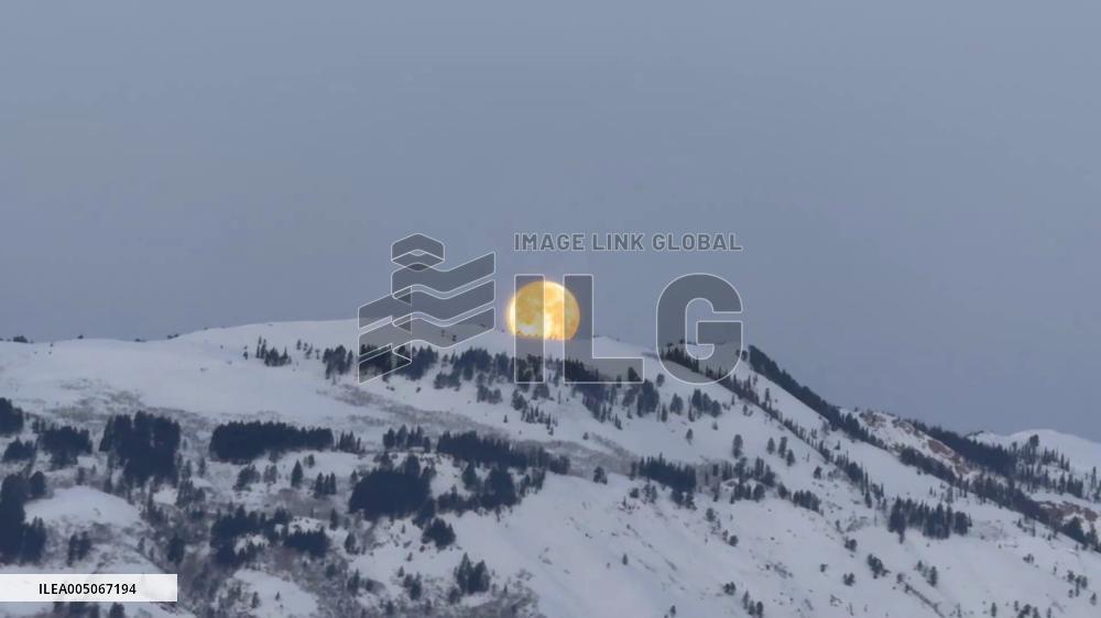 February’s Snow Moon Lights Up the Sky 4