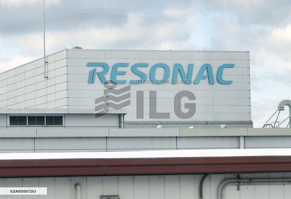 Resonac signboard and logo