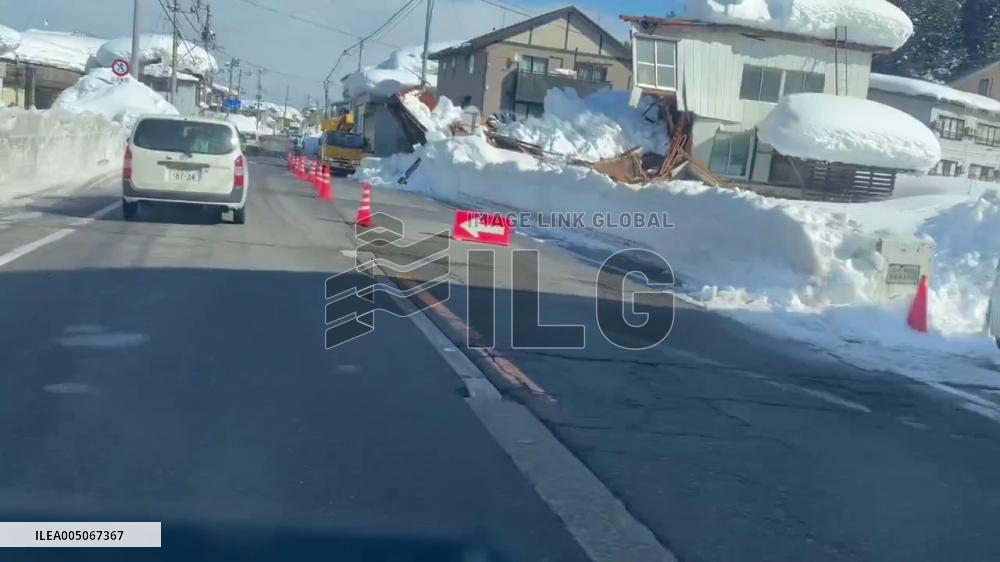 Japan: Two Dead as Heavy Snow Triggers Building Collapses in Niigata 2