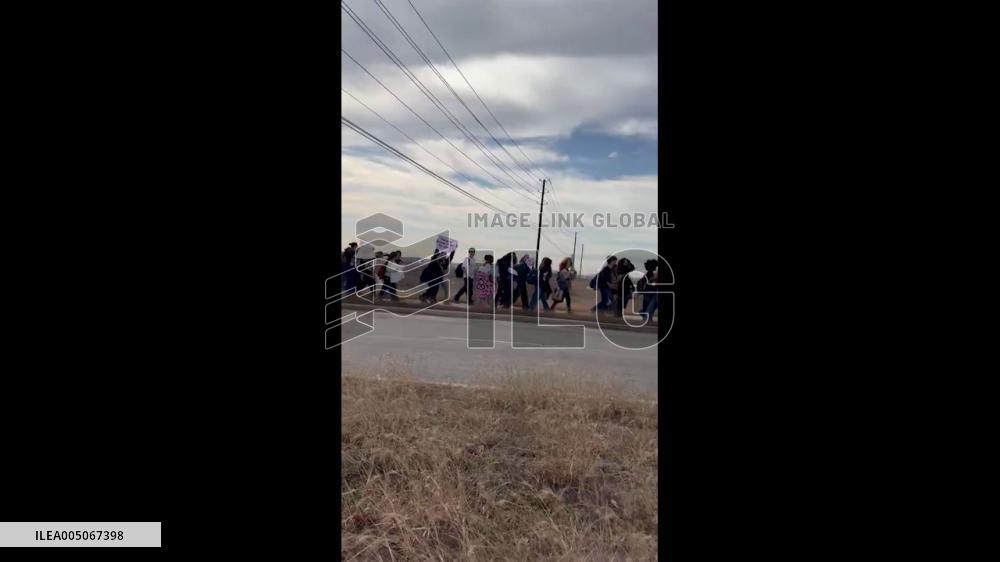 US: Hundreds of Texas High School Students Walk Out to Protest ICE 2