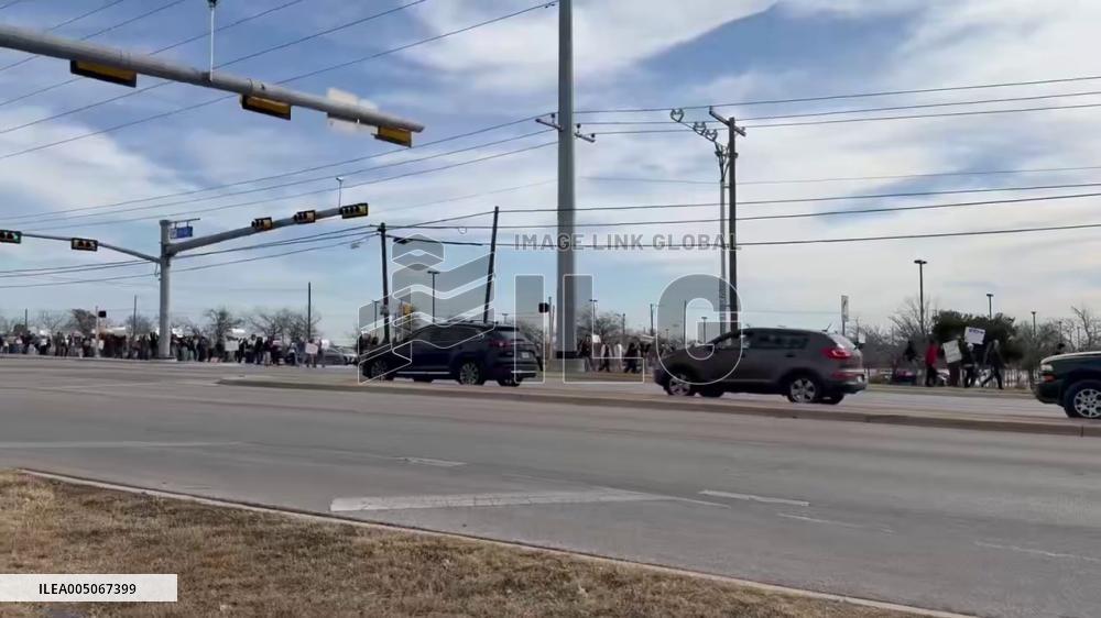 US: Hundreds of Texas High School Students Walk Out to Protest ICE