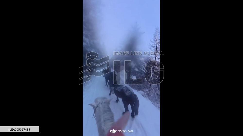 China: Tourist Thrown From Horse on Snowy Trail in Jilin