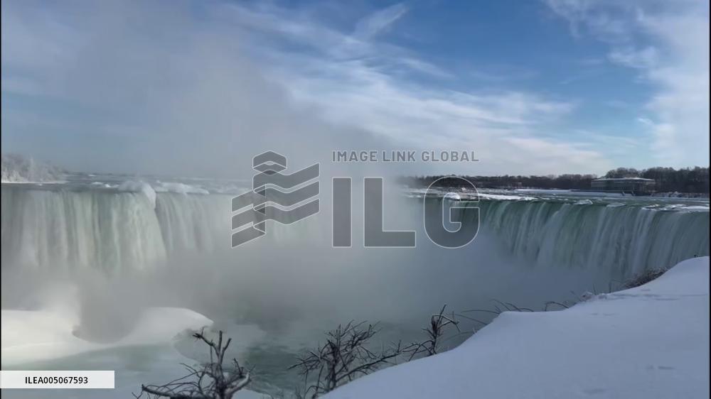 Arctic Blast Turns Niagara Falls Into Icy Winter Spectacle 3
