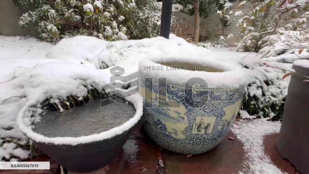 Japan: Tokyo Sees Significant Snow Accumulation Amid Widespread Winter Storm 3