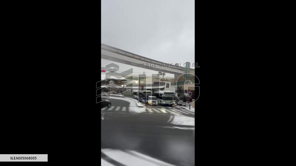 Japan: Tokyo Sees Significant Snow Accumulation Amid Widespread Winter Storm 7