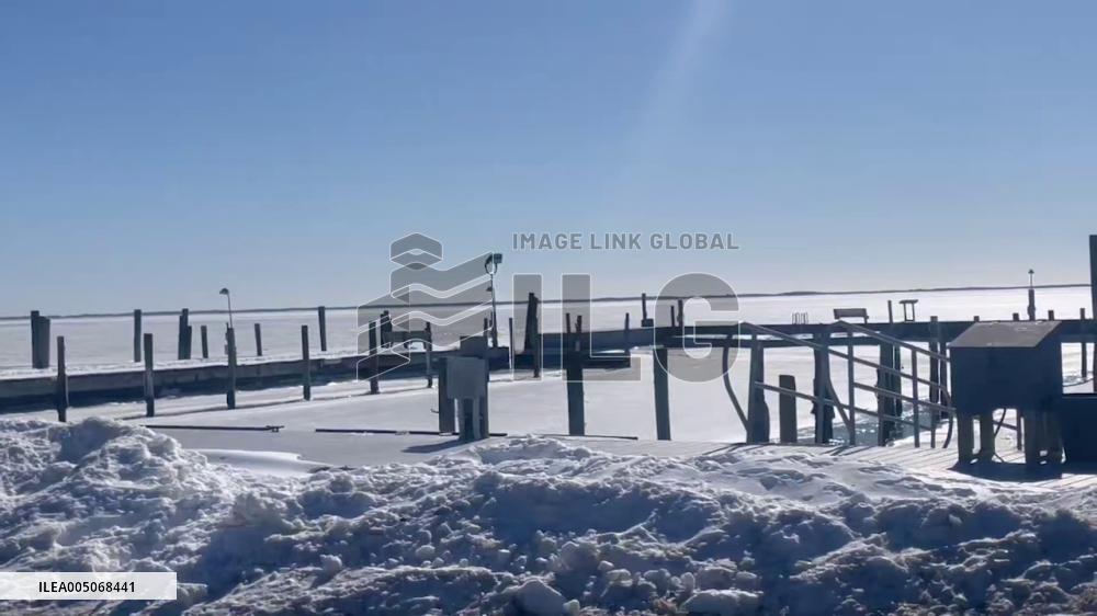 US: Rare Ice Covers Great South Bay in Long Island Following Severe Cold Snap