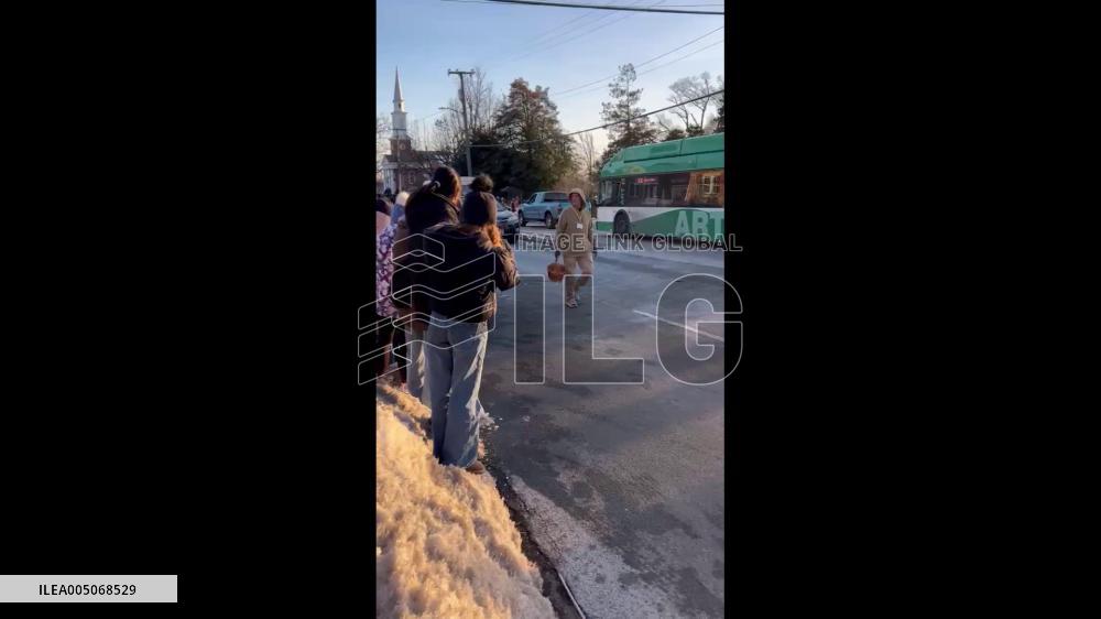 US: Buddhist Monks Draw Crowds as “Walk for Peace” Passes Through Arlington