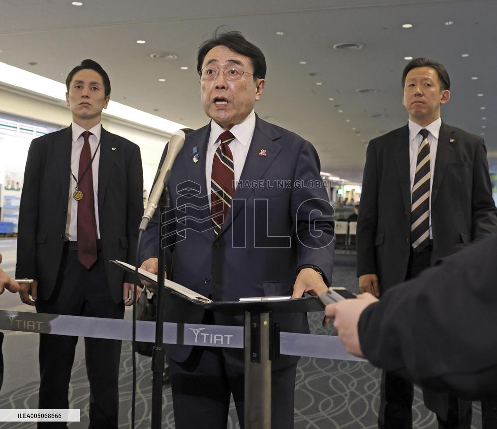 Japan trade minister Akazawa off to U.S.