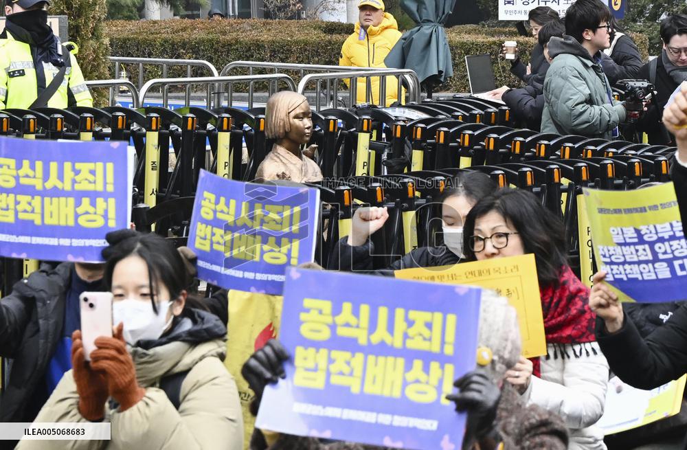 "Comfort women" statue in Seoul