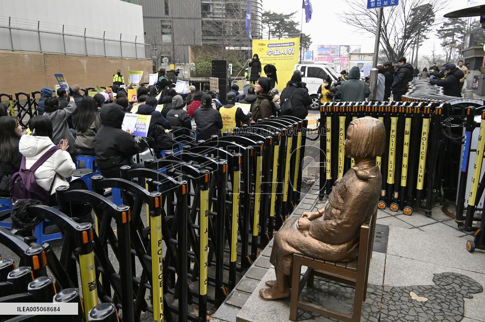 "Comfort women" statue in Seoul
