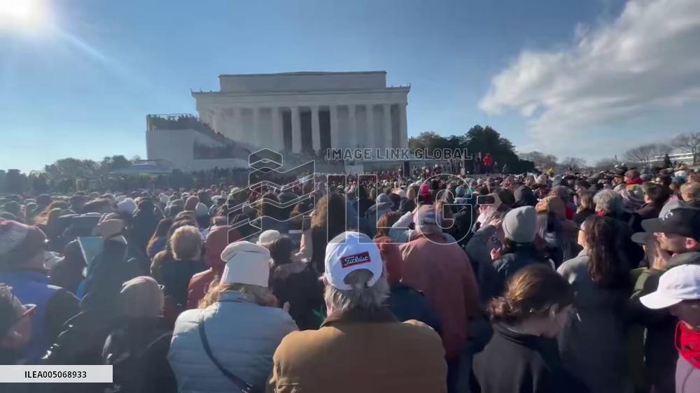 US: Thousands Gather at Lincoln Memorial as Monks End 2,300-Mile Peace Journey