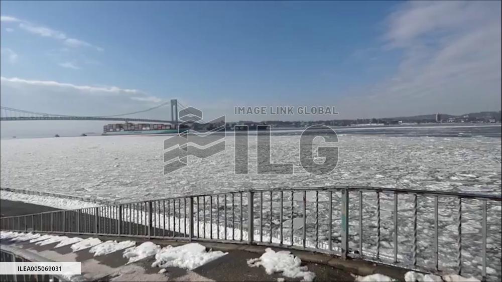 US: New York Harbor Filled With Ice as Intense Cold Grips Region