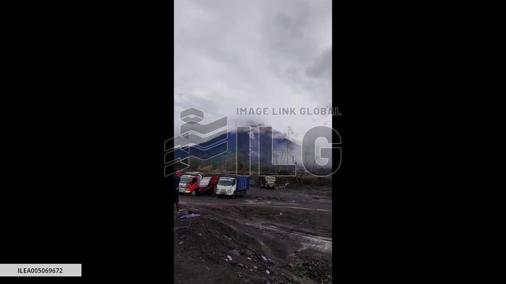 Indonesia: Mount Semeru Erupts, Sending Ash Plume 2,000 Meters High
