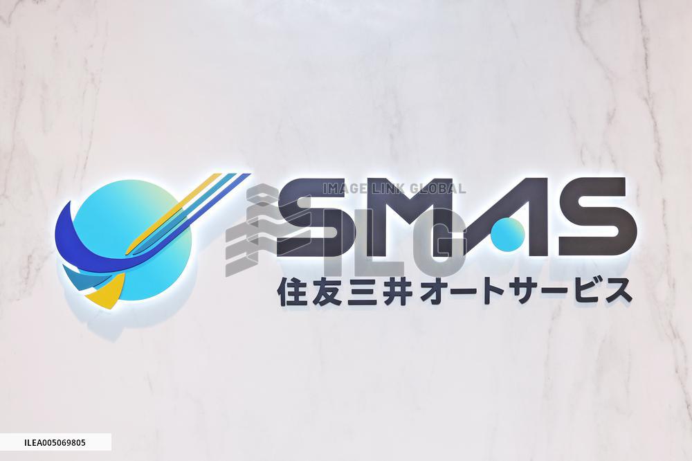 Sumitomo Mitsui Auto Service (SMAS) signboard and logo