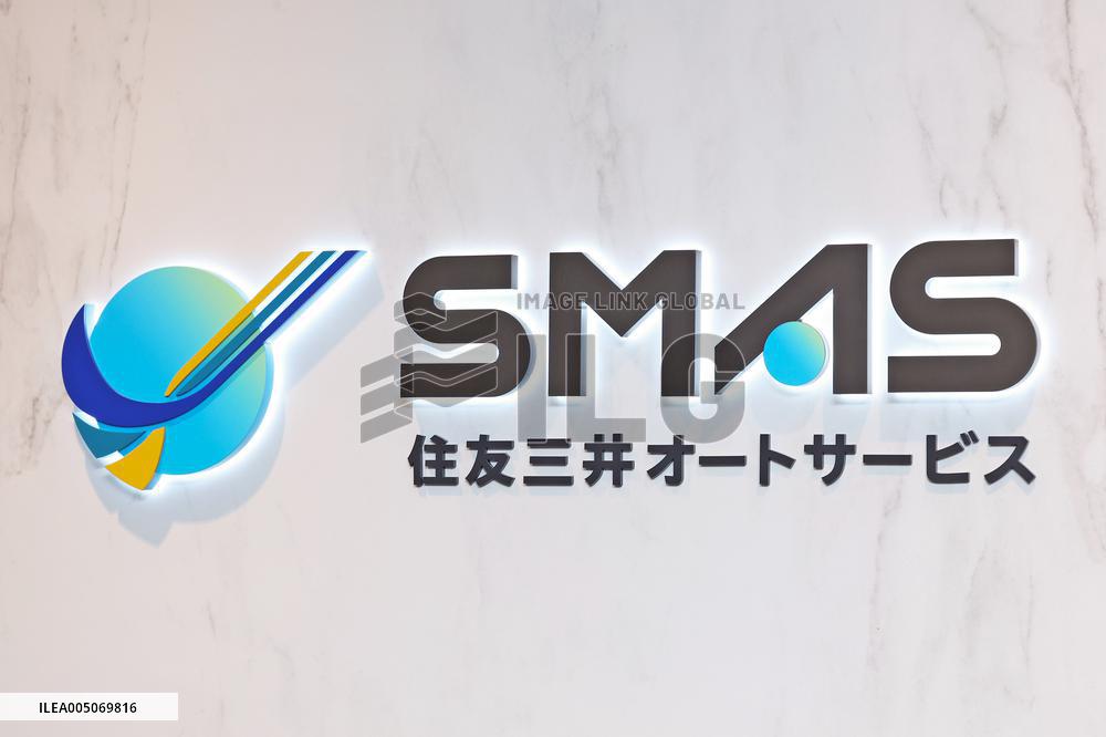 Sumitomo Mitsui Auto Service (SMAS) signboard and logo
