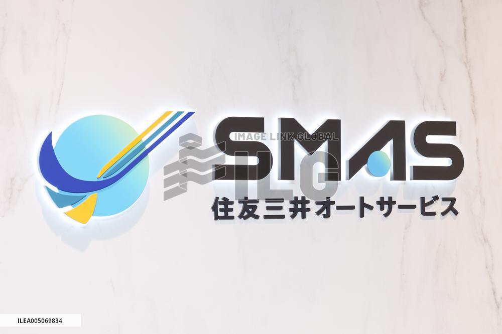 Sumitomo Mitsui Auto Service (SMAS) signboard and logo